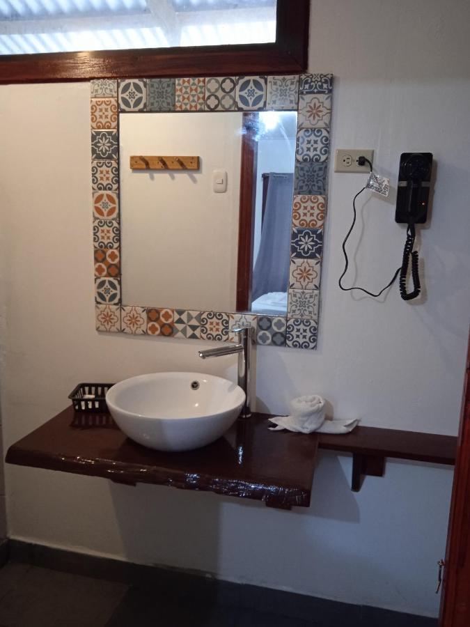 Отель La Casona De Тортугеро Экстерьер фото